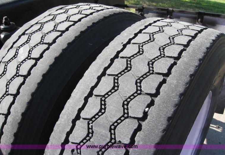 image for item 5035 2003 Kenworth Construct T600 semi truck