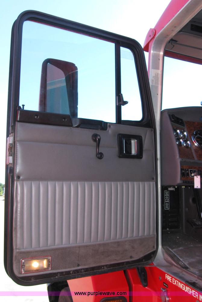 image for item 5035 2003 Kenworth Construct T600 semi truck