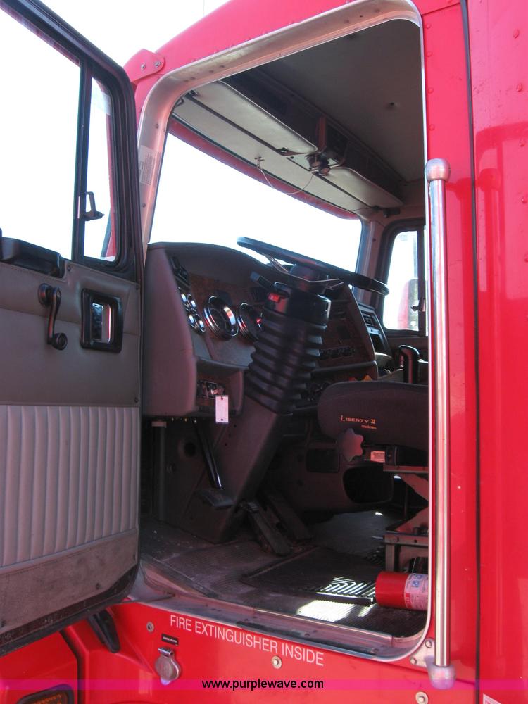 image for item 5035 2003 Kenworth Construct T600 semi truck