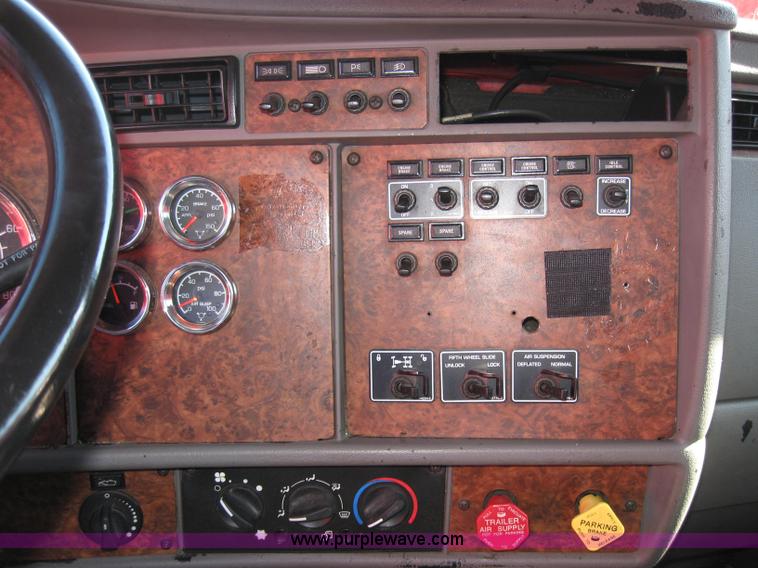 image for item 5035 2003 Kenworth Construct T600 semi truck