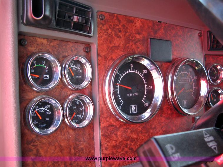 image for item 5035 2003 Kenworth Construct T600 semi truck