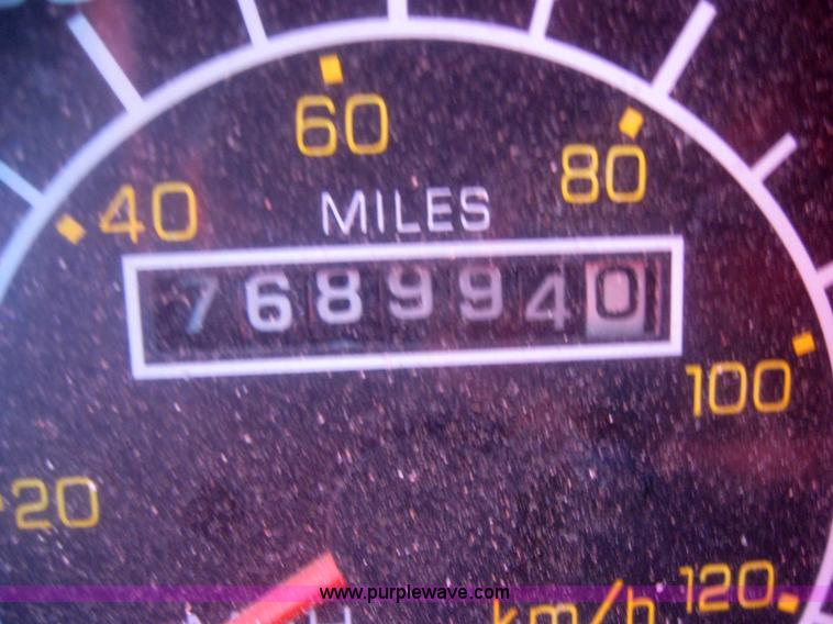 image for item 5035 2003 Kenworth Construct T600 semi truck