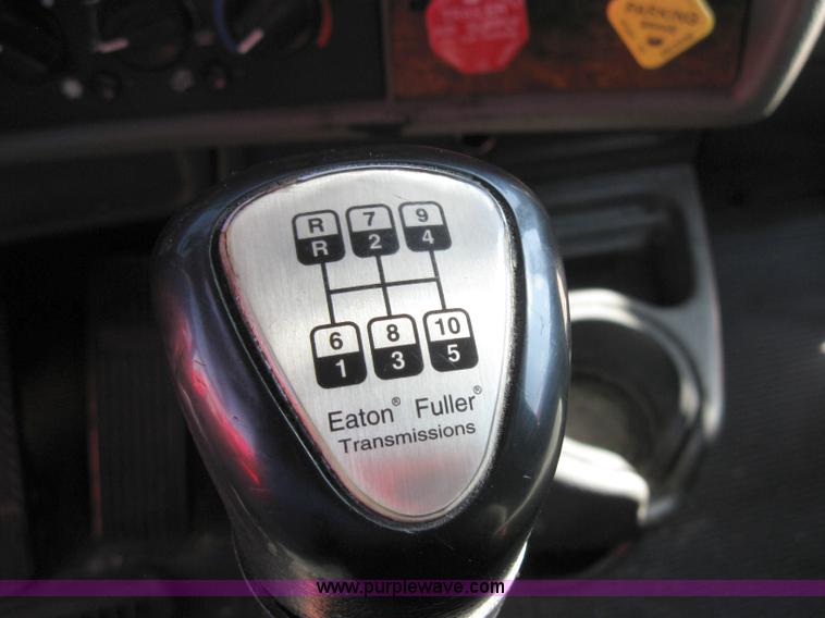 image for item 5035 2003 Kenworth Construct T600 semi truck