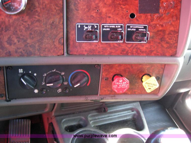 image for item 5035 2003 Kenworth Construct T600 semi truck