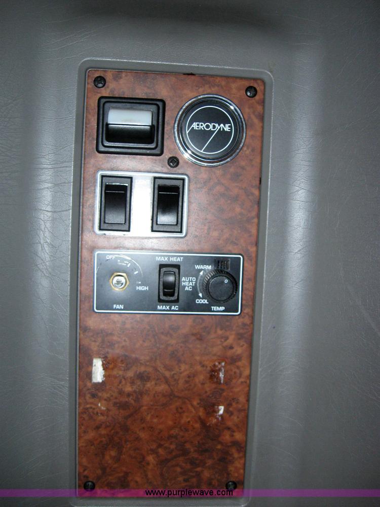 image for item 5035 2003 Kenworth Construct T600 semi truck