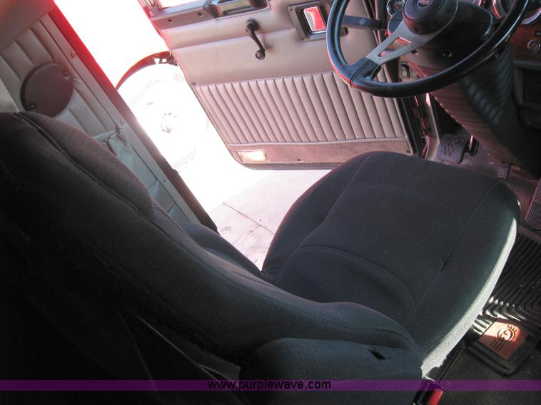 image for item 5035 2003 Kenworth Construct T600 semi truck