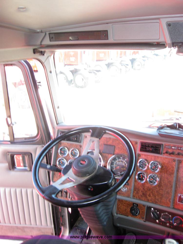 image for item 5035 2003 Kenworth Construct T600 semi truck