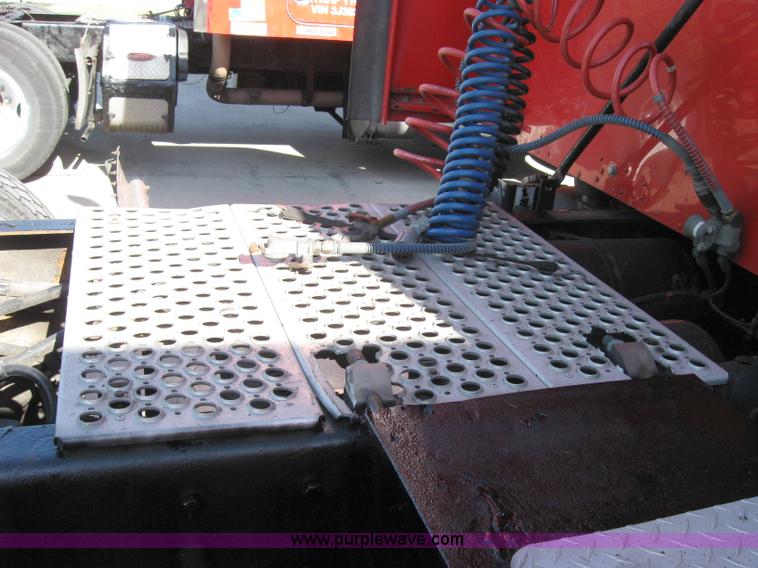 image for item 5035 2003 Kenworth Construct T600 semi truck