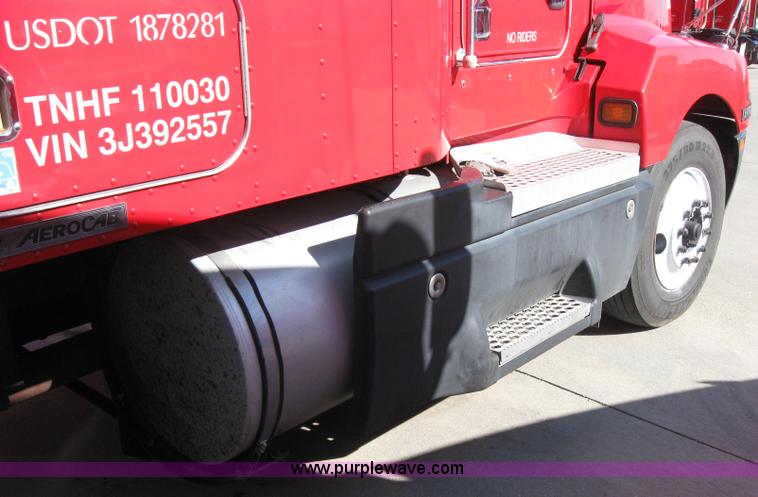 image for item 5035 2003 Kenworth Construct T600 semi truck