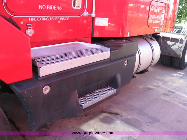 image for item 5035 2003 Kenworth Construct T600 semi truck