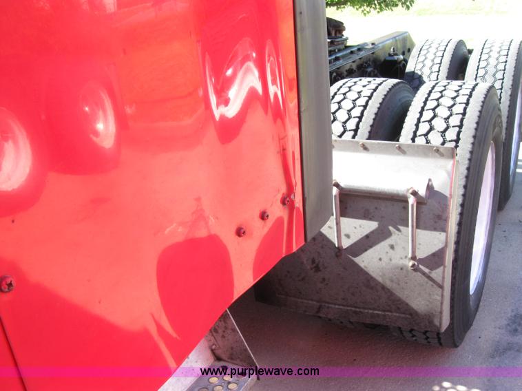 image for item 5035 2003 Kenworth Construct T600 semi truck