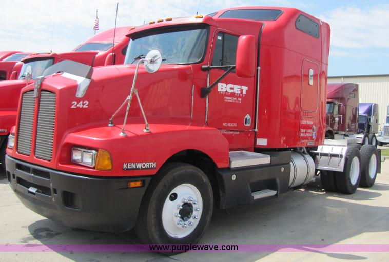 image for item 5036 2003 Kenworth Construct T600 semi truck