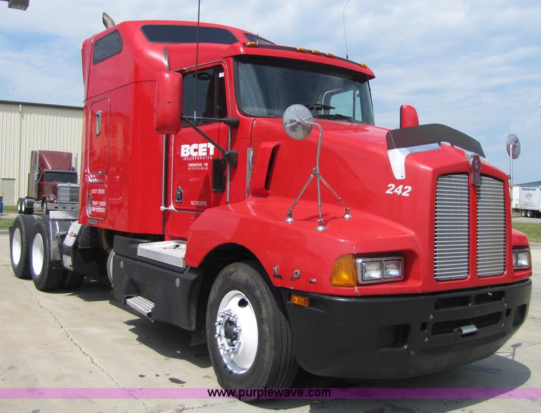 image for item 5036 2003 Kenworth Construct T600 semi truck