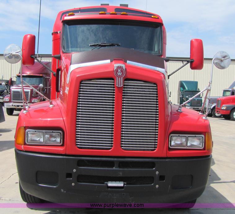 image for item 5036 2003 Kenworth Construct T600 semi truck