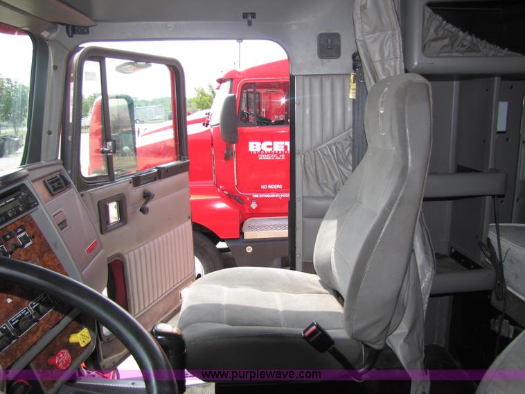 image for item 5036 2003 Kenworth Construct T600 semi truck