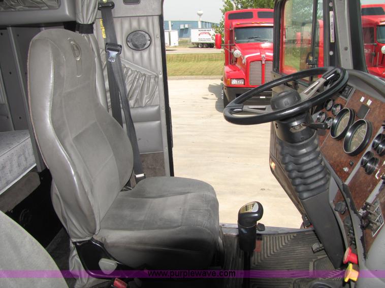 image for item 5036 2003 Kenworth Construct T600 semi truck