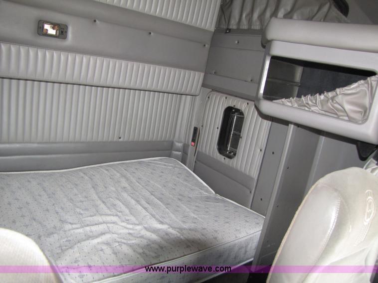 image for item 5036 2003 Kenworth Construct T600 semi truck