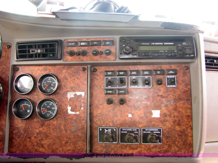 image for item 5036 2003 Kenworth Construct T600 semi truck