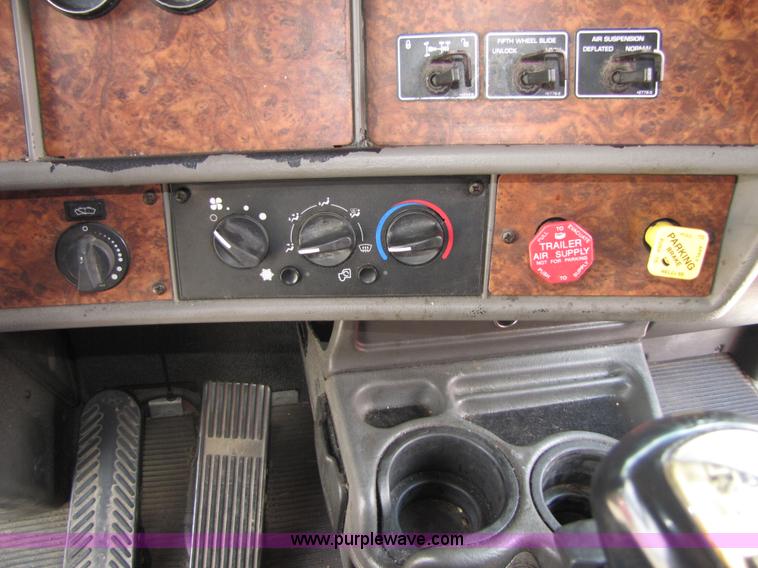 image for item 5036 2003 Kenworth Construct T600 semi truck