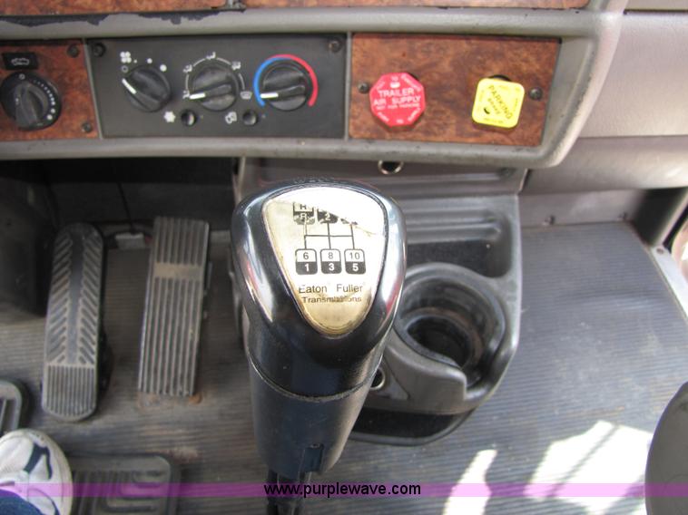 image for item 5036 2003 Kenworth Construct T600 semi truck