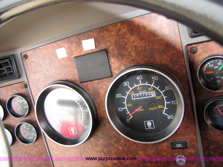 image for item 5036 2003 Kenworth Construct T600 semi truck