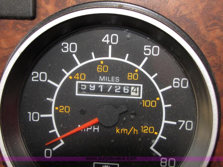 image for item 5036 2003 Kenworth Construct T600 semi truck