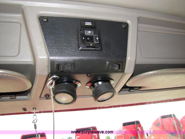 image for item 5036 2003 Kenworth Construct T600 semi truck