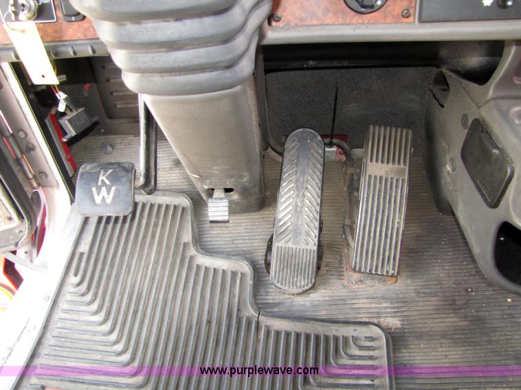 image for item 5036 2003 Kenworth Construct T600 semi truck