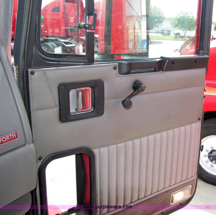 image for item 5036 2003 Kenworth Construct T600 semi truck