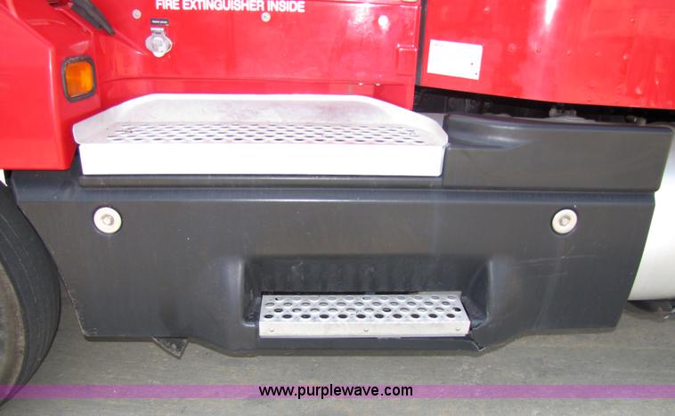 image for item 5036 2003 Kenworth Construct T600 semi truck