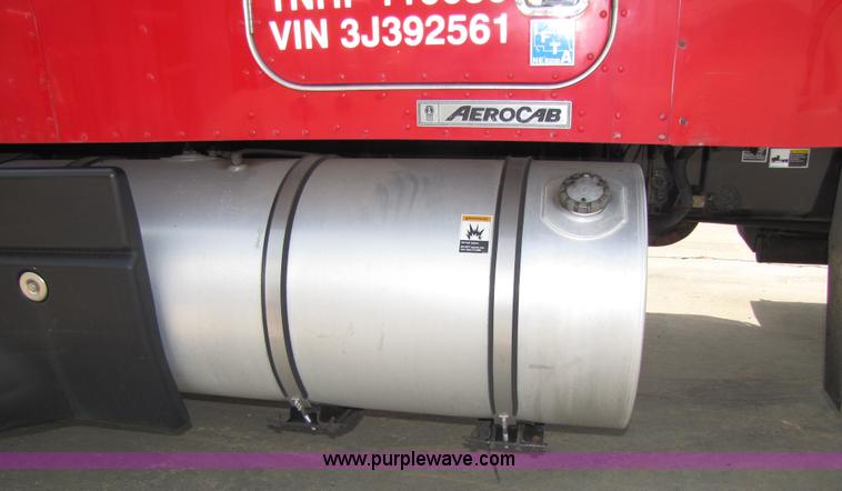 image for item 5036 2003 Kenworth Construct T600 semi truck