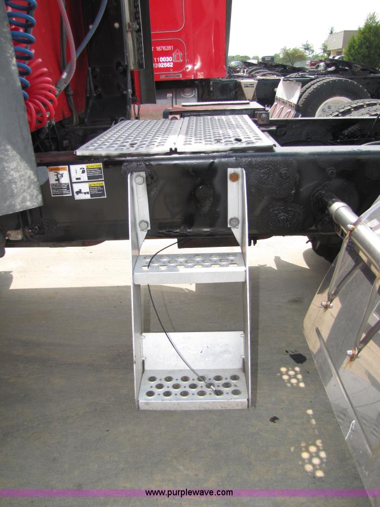 image for item 5036 2003 Kenworth Construct T600 semi truck