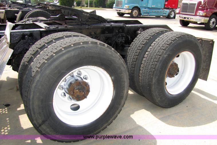 image for item 5036 2003 Kenworth Construct T600 semi truck