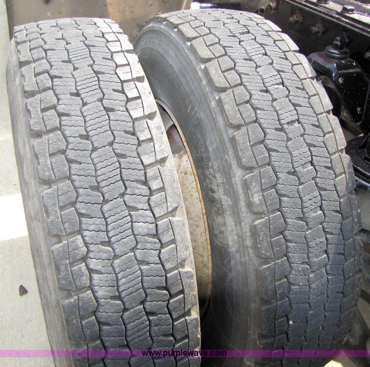 image for item 5036 2003 Kenworth Construct T600 semi truck