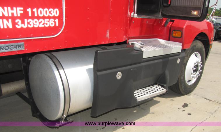 image for item 5036 2003 Kenworth Construct T600 semi truck