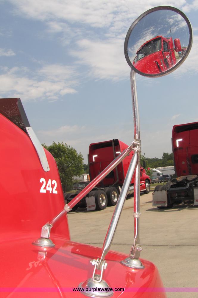 image for item 5036 2003 Kenworth Construct T600 semi truck