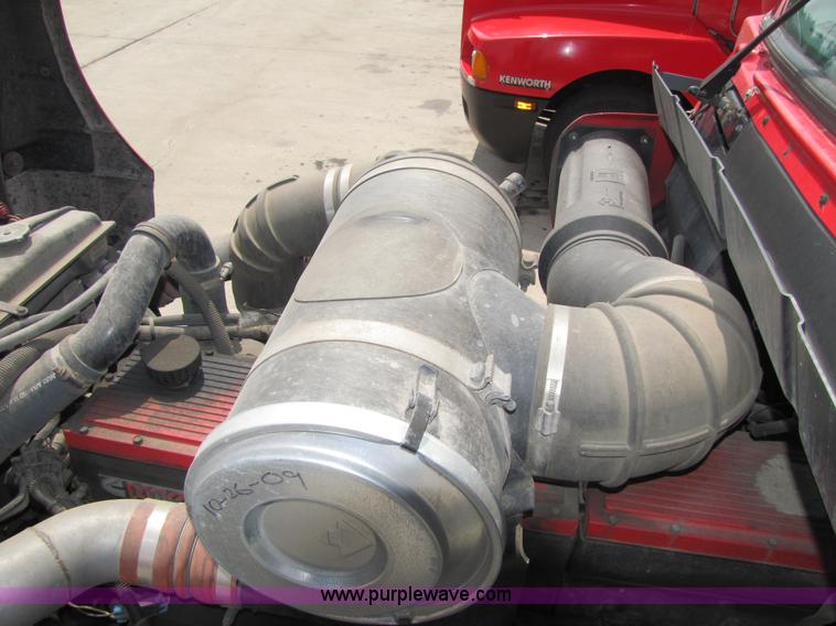 image for item 5036 2003 Kenworth Construct T600 semi truck