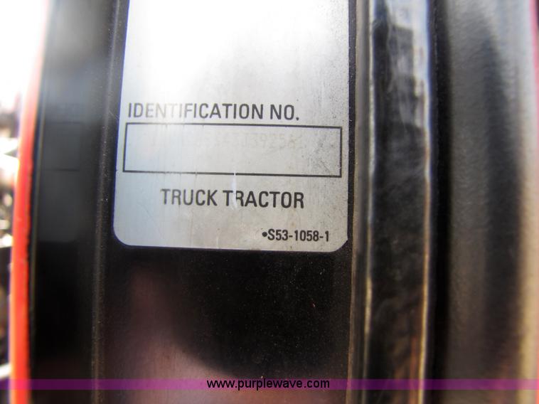 image for item 5036 2003 Kenworth Construct T600 semi truck