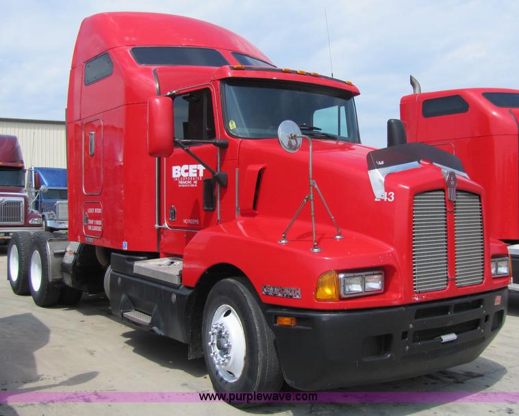 image for item 5037 2003 Kenworth Construct T600 semi truck