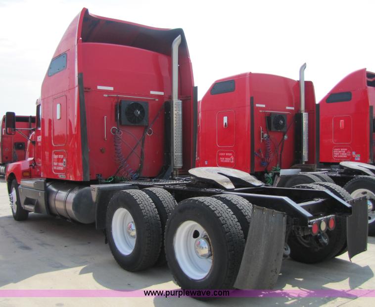 image for item 5037 2003 Kenworth Construct T600 semi truck