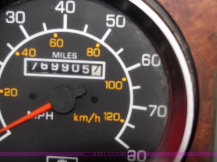 image for item 5037 2003 Kenworth Construct T600 semi truck