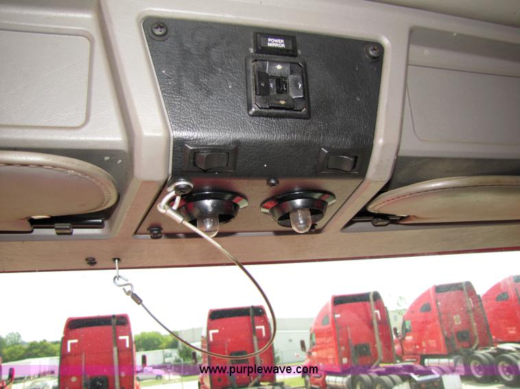 image for item 5037 2003 Kenworth Construct T600 semi truck