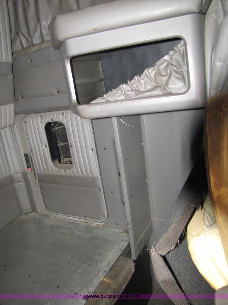 image for item 5037 2003 Kenworth Construct T600 semi truck