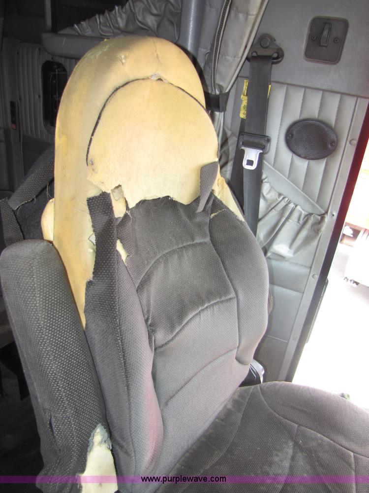 image for item 5037 2003 Kenworth Construct T600 semi truck