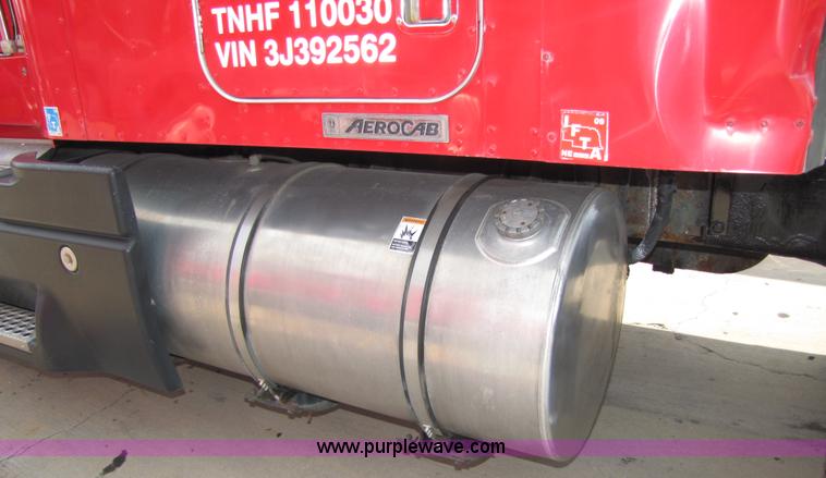 image for item 5037 2003 Kenworth Construct T600 semi truck