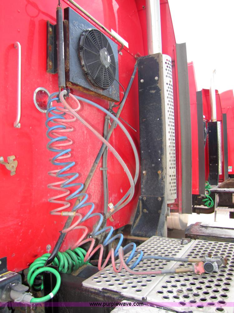 image for item 5037 2003 Kenworth Construct T600 semi truck