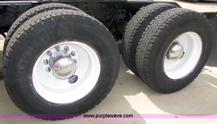 image for item 5037 2003 Kenworth Construct T600 semi truck