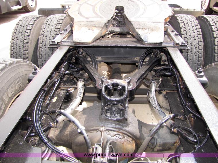 image for item 5037 2003 Kenworth Construct T600 semi truck