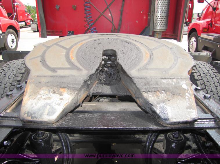 image for item 5037 2003 Kenworth Construct T600 semi truck