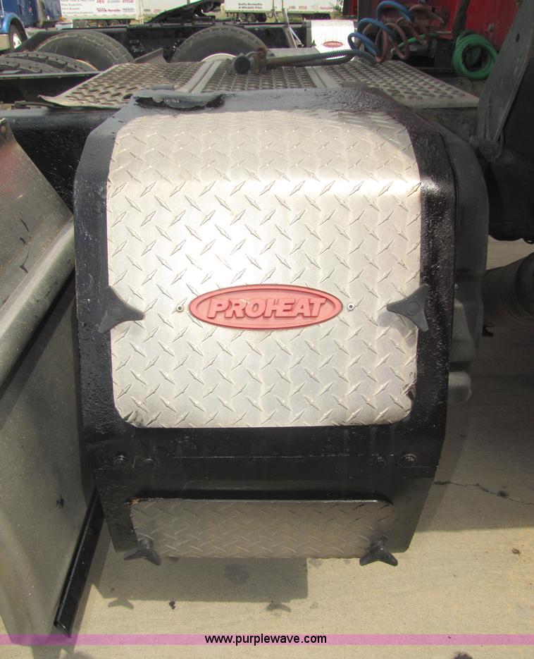 image for item 5037 2003 Kenworth Construct T600 semi truck